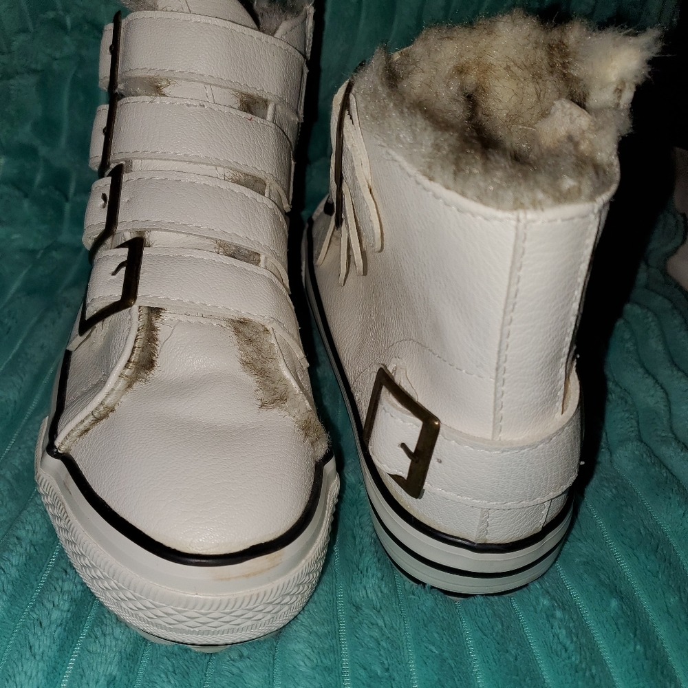 🌟 Bundle 2 for $12 COPY - White faux fur lined hightop Daanya*Just Fab